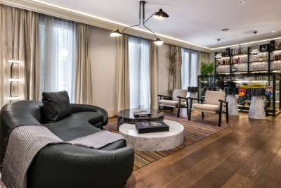 Anatole France - 2do Piso